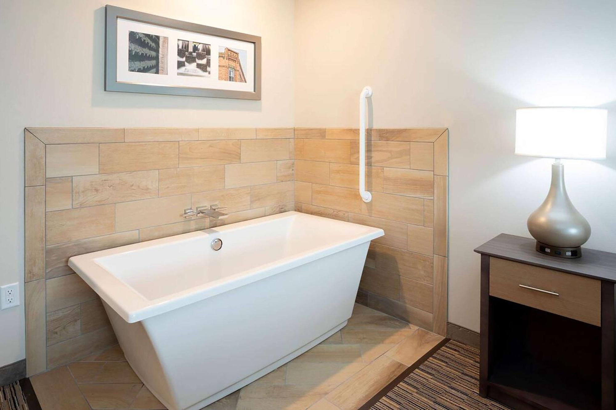 Hotel Little Crow & Conference, Trademark By Wyndham