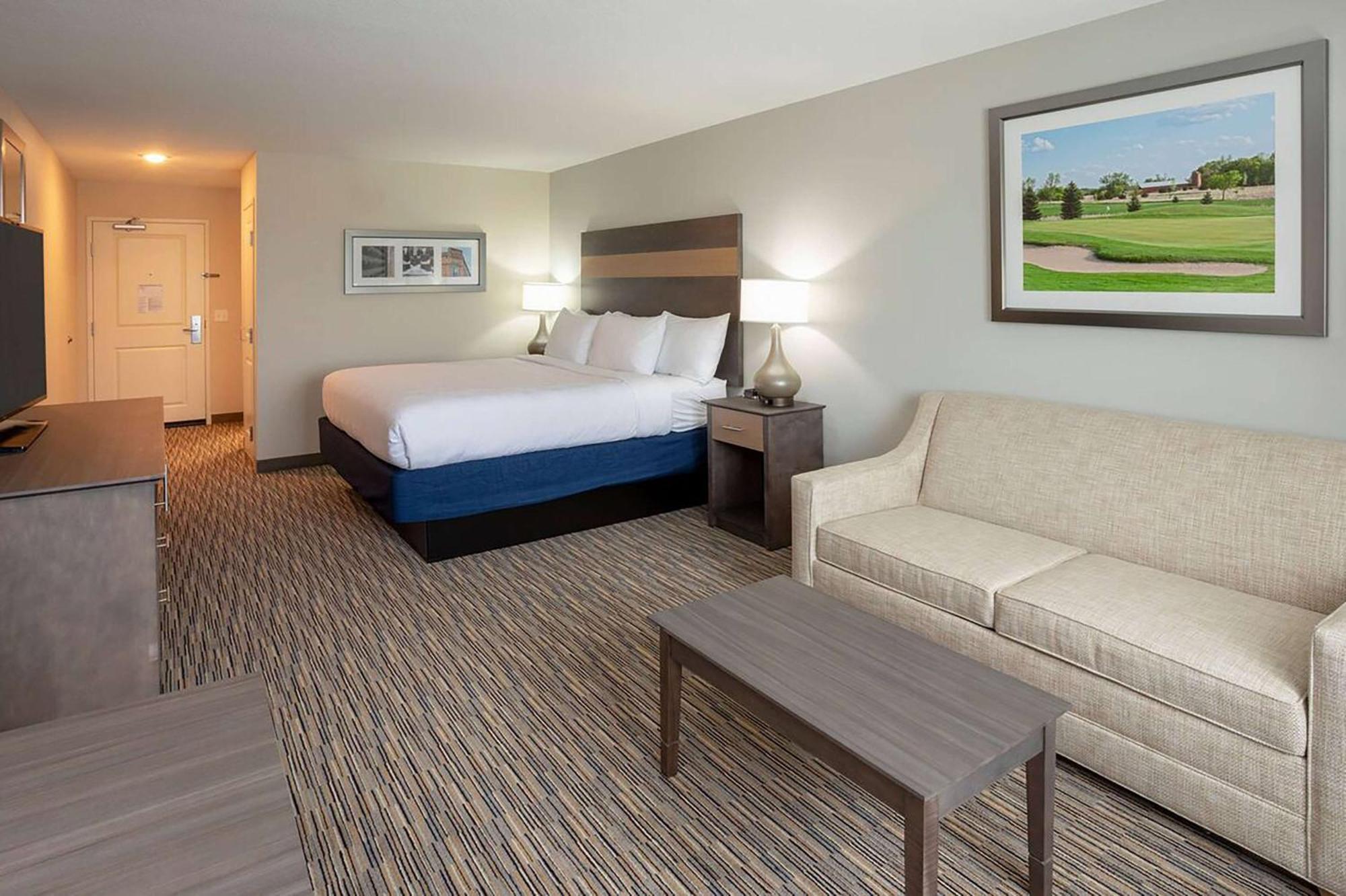 Little Crow & Conference, Trademark By Wyndham Hotel 2*