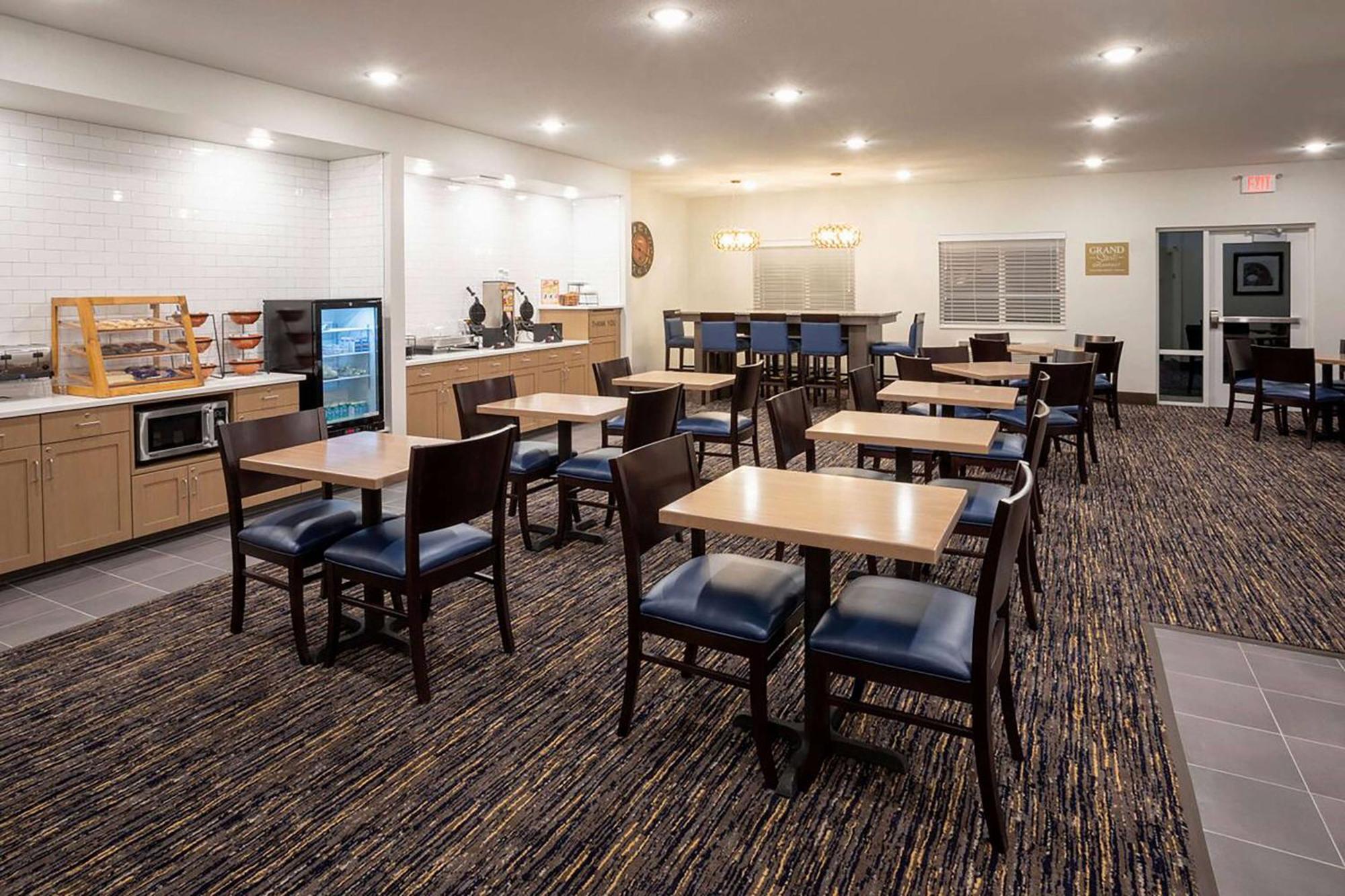 Little Crow & Conference, Trademark By Wyndham Hotel